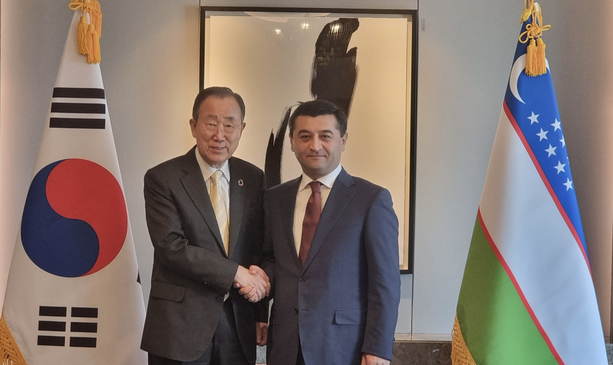 Minister Bakhtiyor Saidov with Ban Ki-moon, President of the Assembly and Chair of the Council of the Global Green Growth Institute (GGGI)